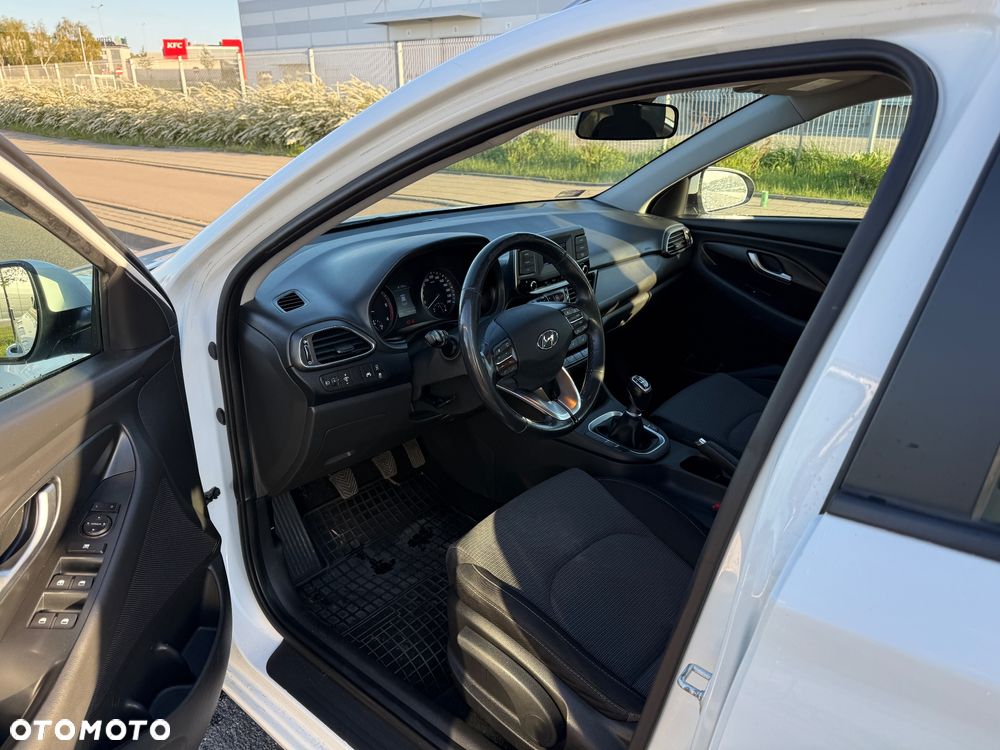 Hyundai i30 1.6 D Classic + - 6