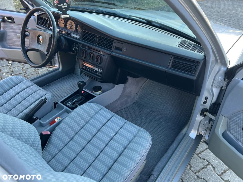 Mercedes-Benz W201 (190) - 4