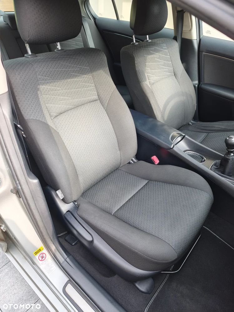 Toyota Avensis 2.0 Sol plus - 22
