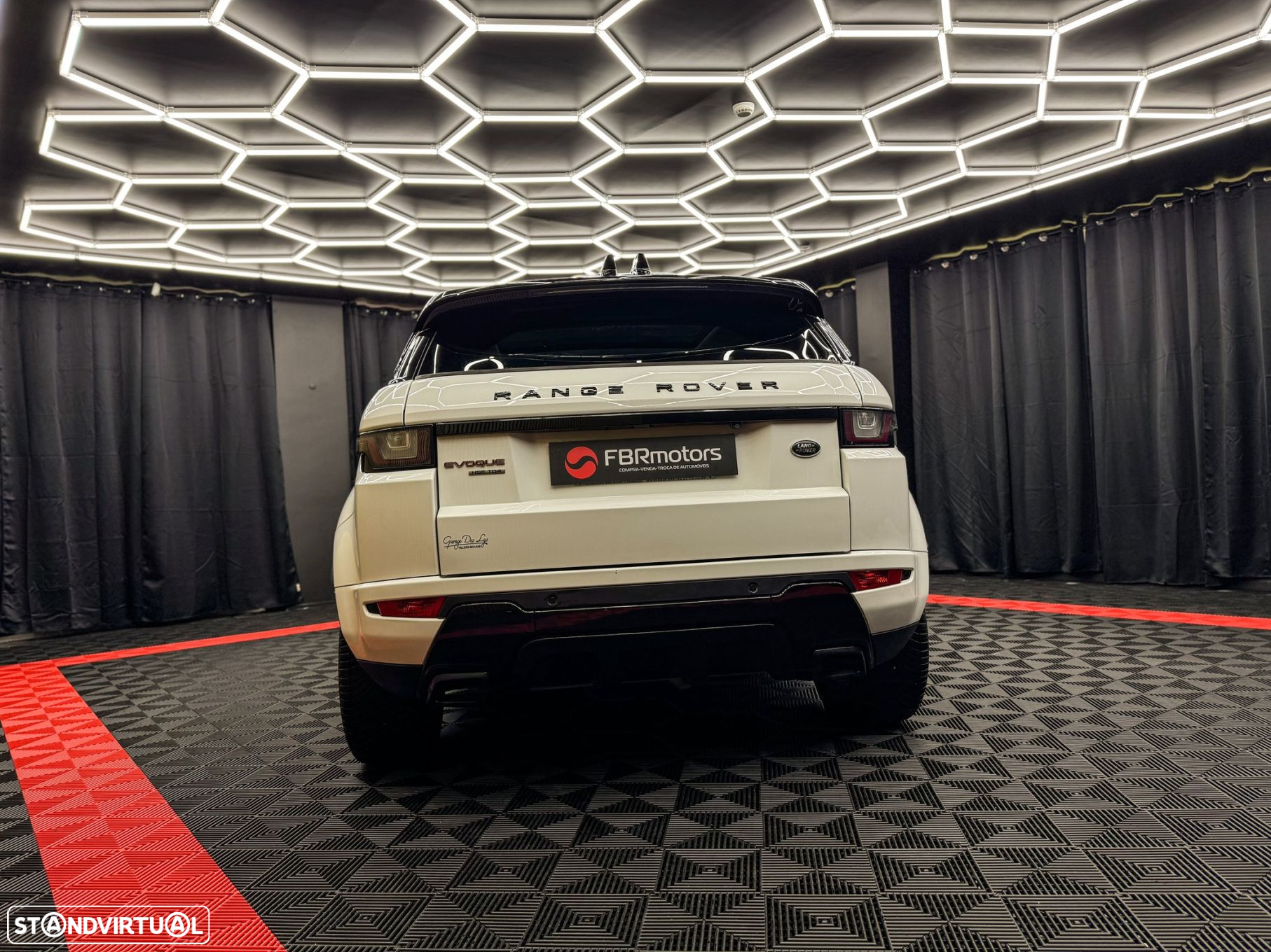 Land Rover Range Rover Evoque 2.0 D180 AWD R-Dynamic HSE Auto - 3