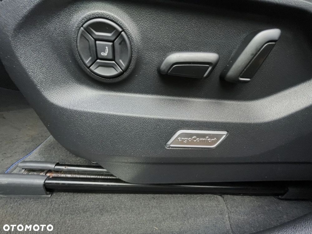 Volkswagen Touareg - 13