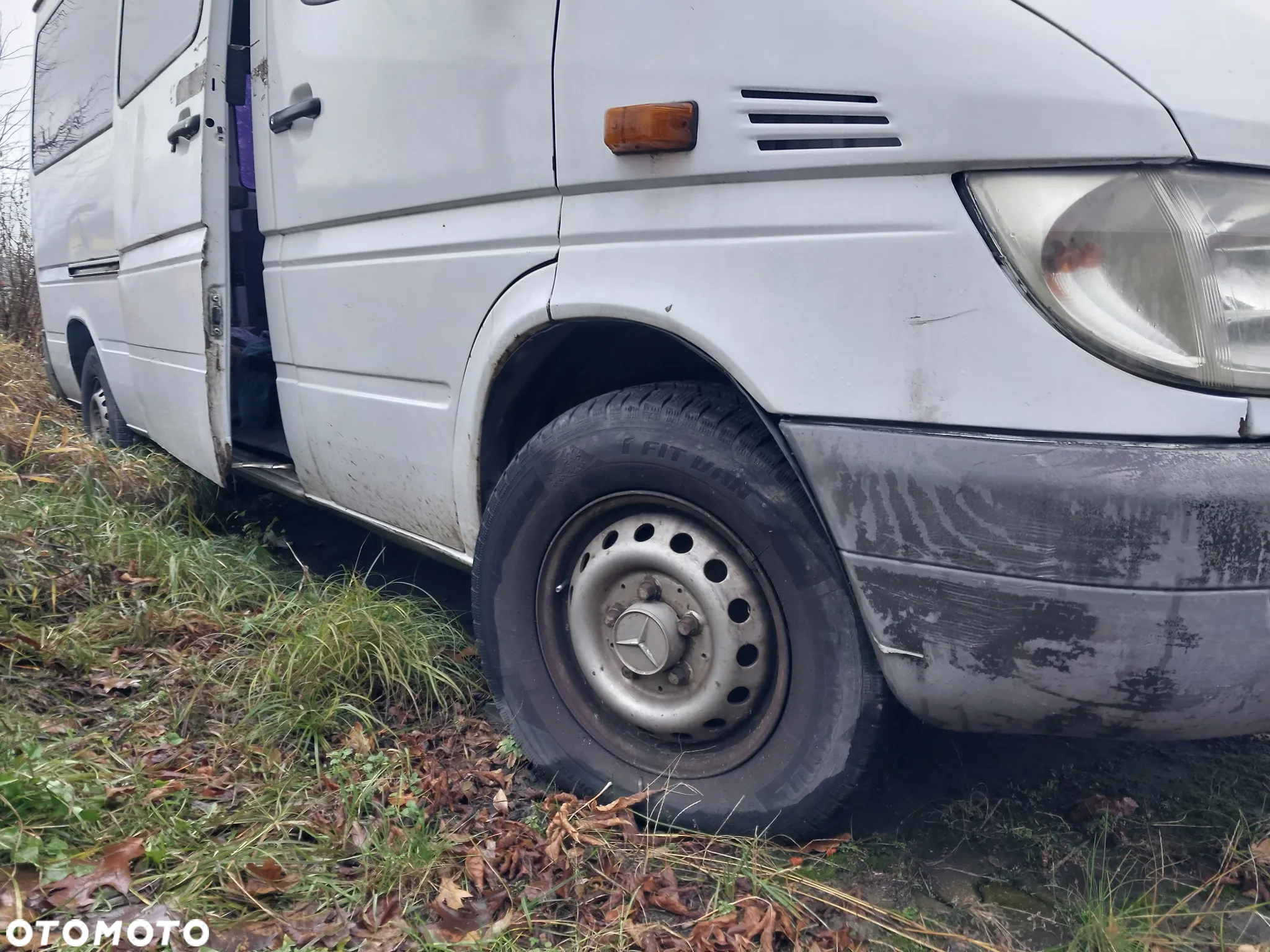 Mercedes Benz Sprinter 316 W903 W902 W901 W904 W905 Lift FL silnik 2.2 cdi pompa wtryskowa wtryski głowica skrzynia manualna most lusterko drzwi resory fotel panel szyba szyberdach mechanizm klamka zewnętrzna NA CZĘŚCI - 5