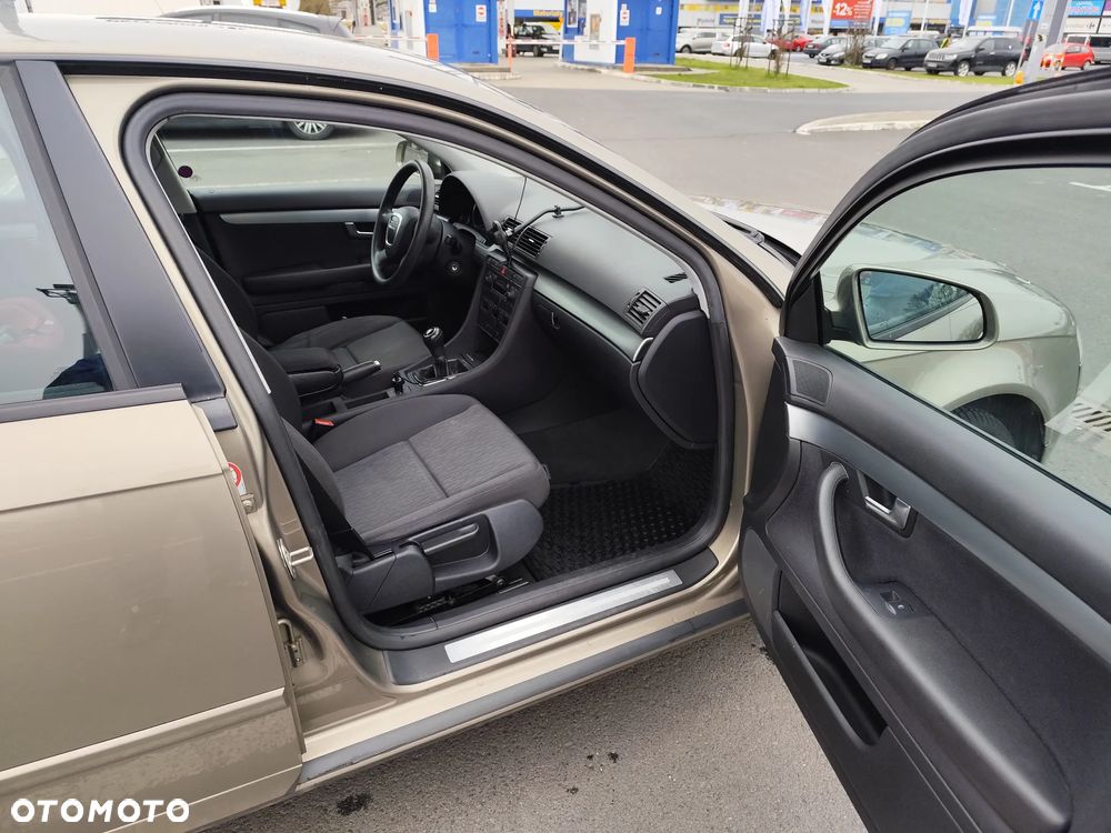 Audi A4 Limousine - 14