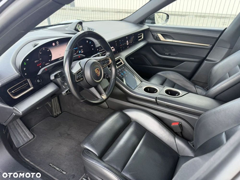 Porsche Taycan - 18