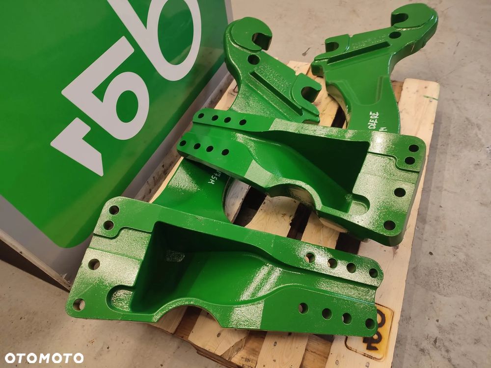 Adaptacja ładowacza John Deere 6175M (PXX10413PXX10412) - 2