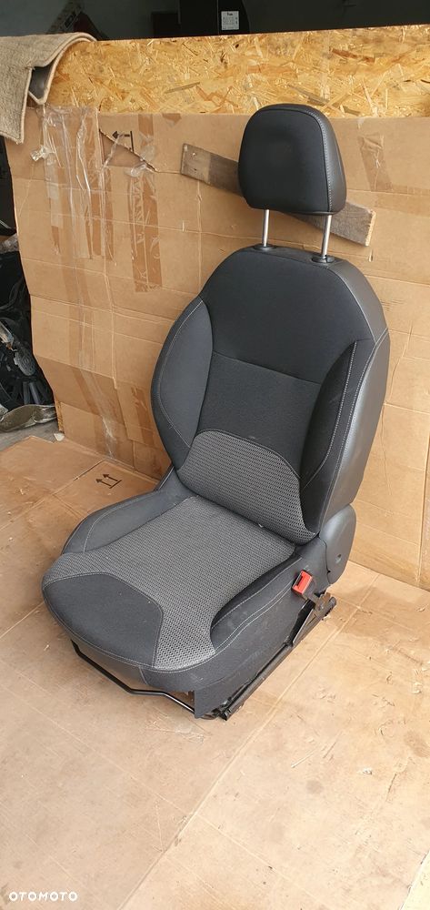 Fotel pasażera prawy przód przedni Citroen C3 II - 3