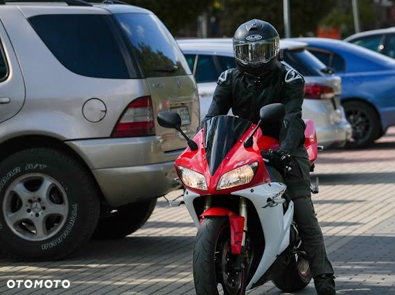 Yamaha R1 - 12