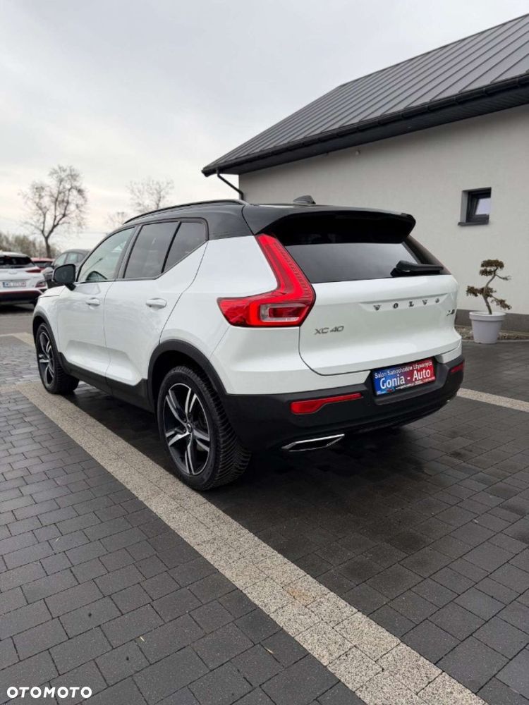 Volvo XC 40 D4 AWD R-Design (Intro Edition) - 9