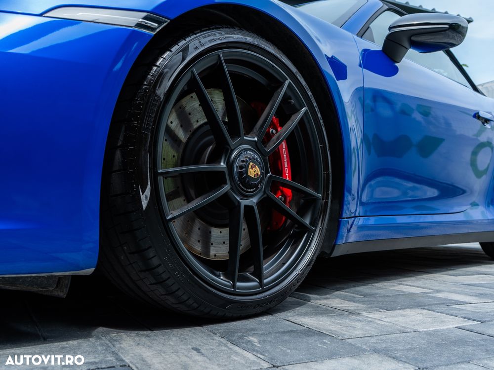 Porsche 911 4 GTS PDK - 24