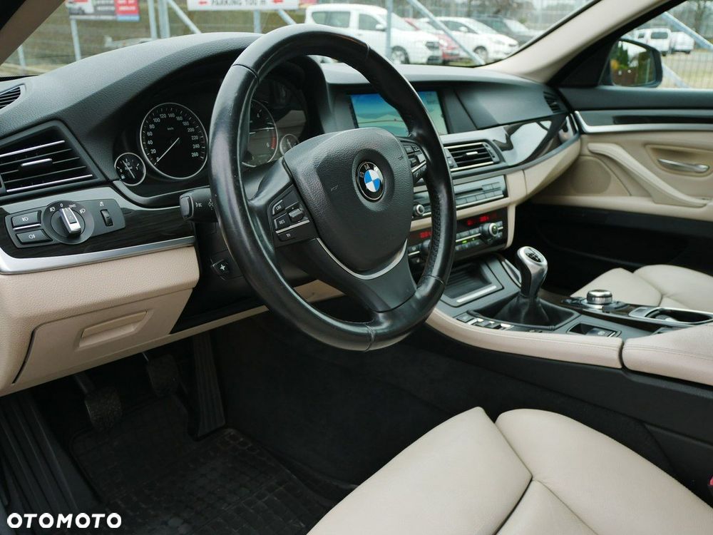 BMW Seria 5 520d Luxury Line - 16