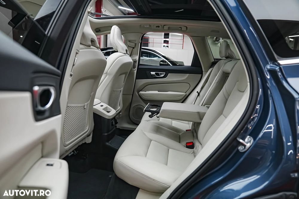 Volvo XC 60 T6 AWD Recharge Geartronic Inscription - 6