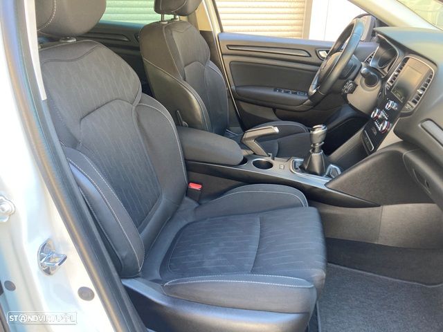 Renault Mégane Sport Tourer 1.3 TCe Limited - 32