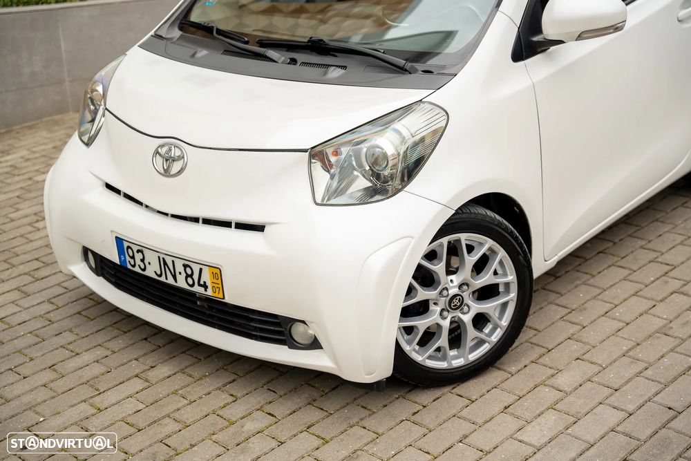 Toyota iQ - 4
