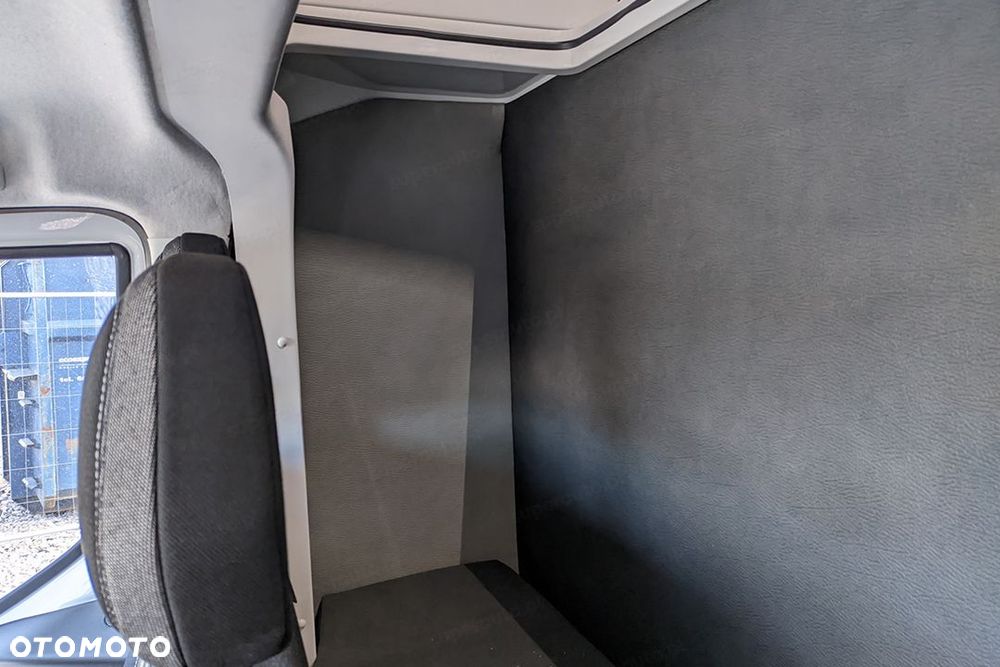 Iveco Daily 35S18 Zabudowa 10EP + Tył Spanie 3.0 180KM - 17