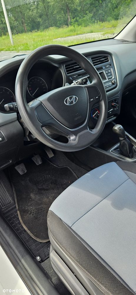 Hyundai i20 - 13