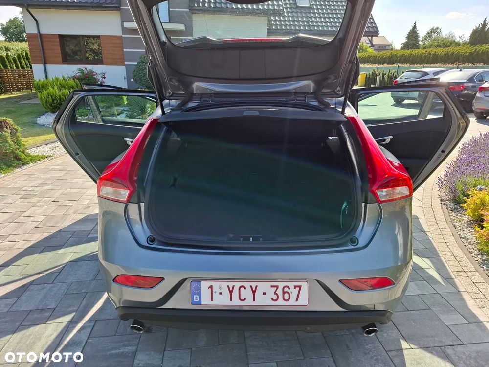 Volvo V40 T2 Momentum - 20