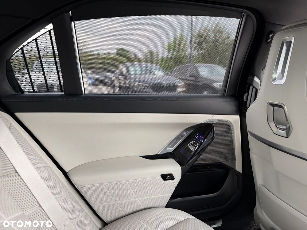 BMW Seria 7 - 24