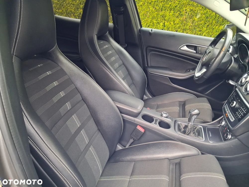 Mercedes-Benz GLA 180 AMG Line - 10