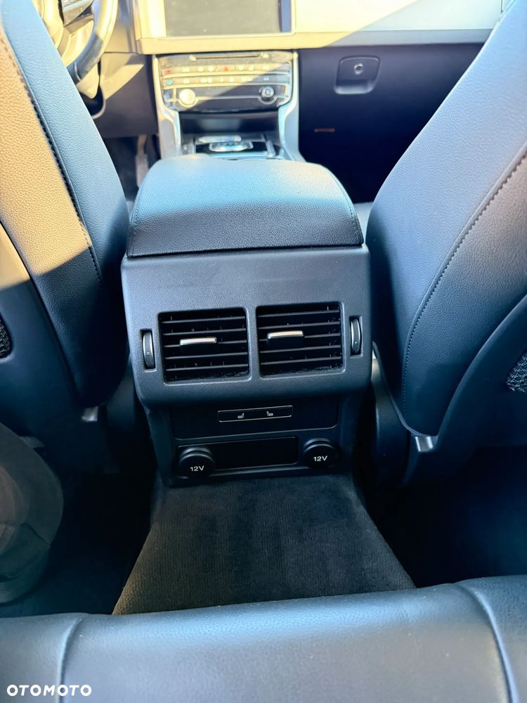 Jaguar XF 2.0 i4D Prestige - 12