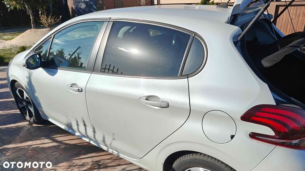 Peugeot 208 1.2 PureTech GPF Signature S&S - 2