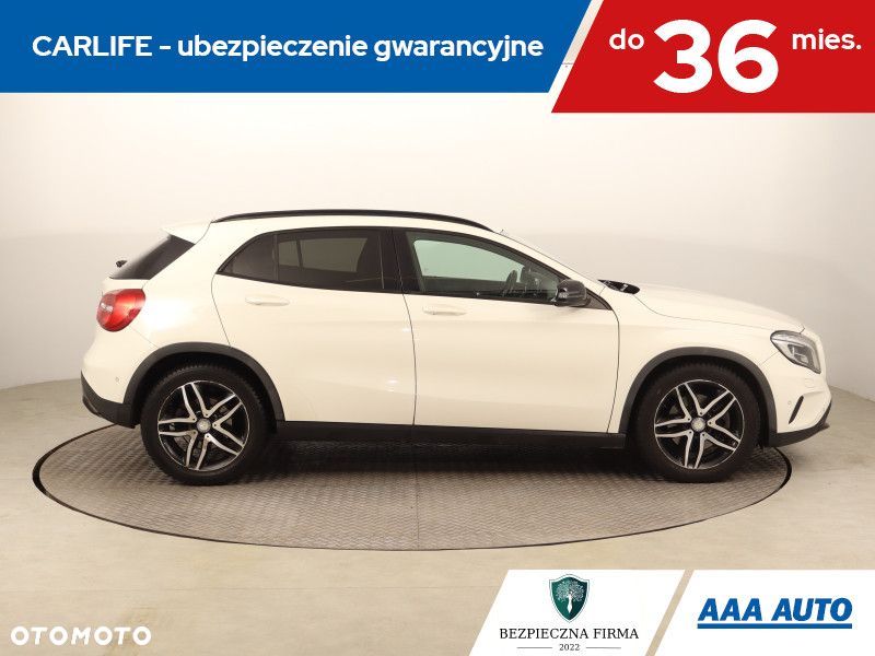 Mercedes-Benz GLA - 8