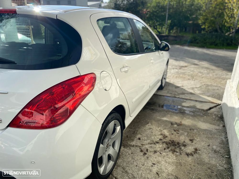 Peugeot 308 1.6 e-HDi Allure CVM6 - 8