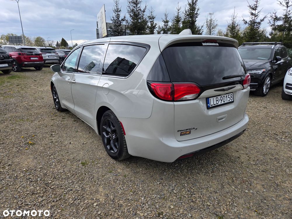 Chrysler Pacifica - 3