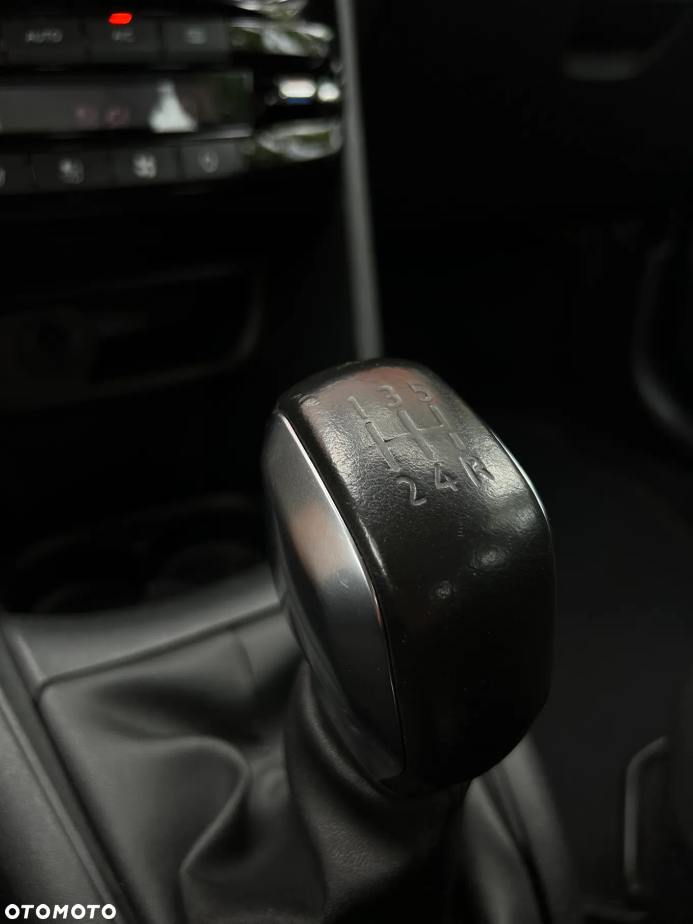 Peugeot 208 - 23