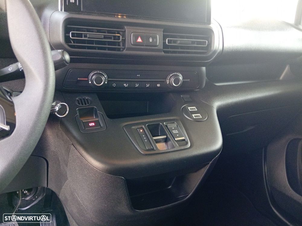 Peugeot e-Partner 50 kWh Longa - 11
