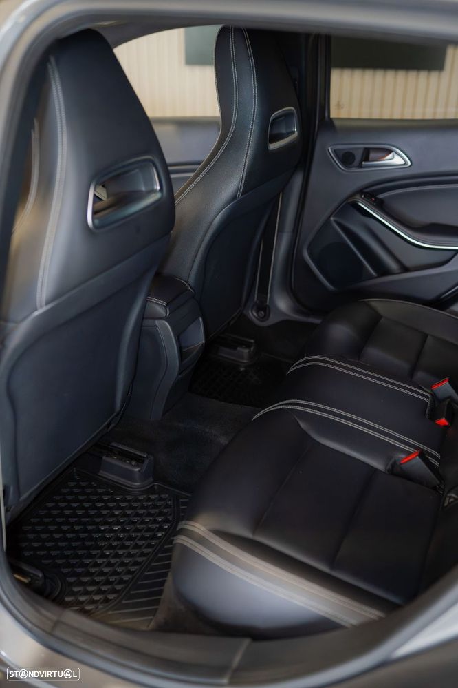 Mercedes-Benz GLA 200 - 21