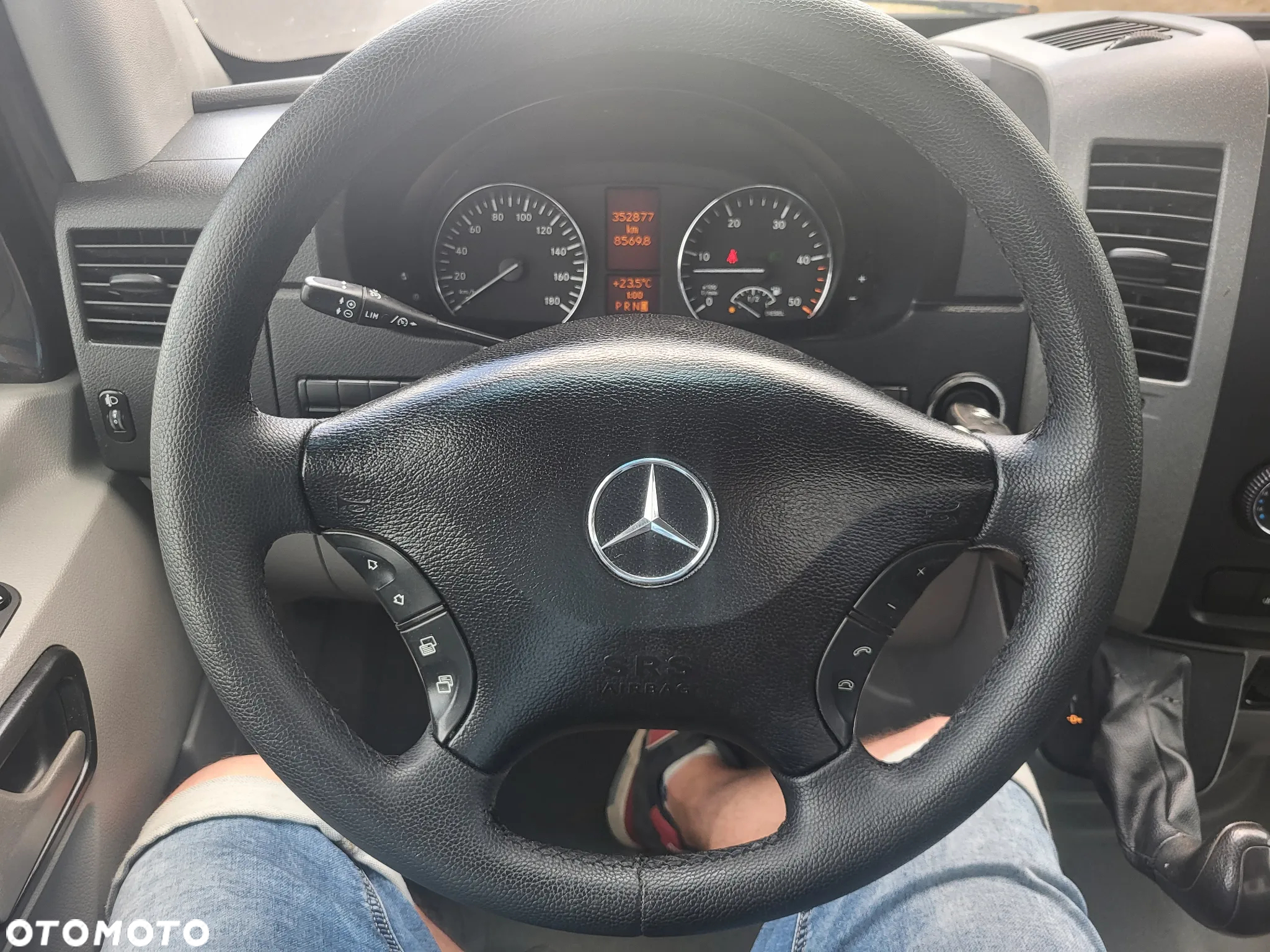 Mercedes-Benz Sprinter - 23