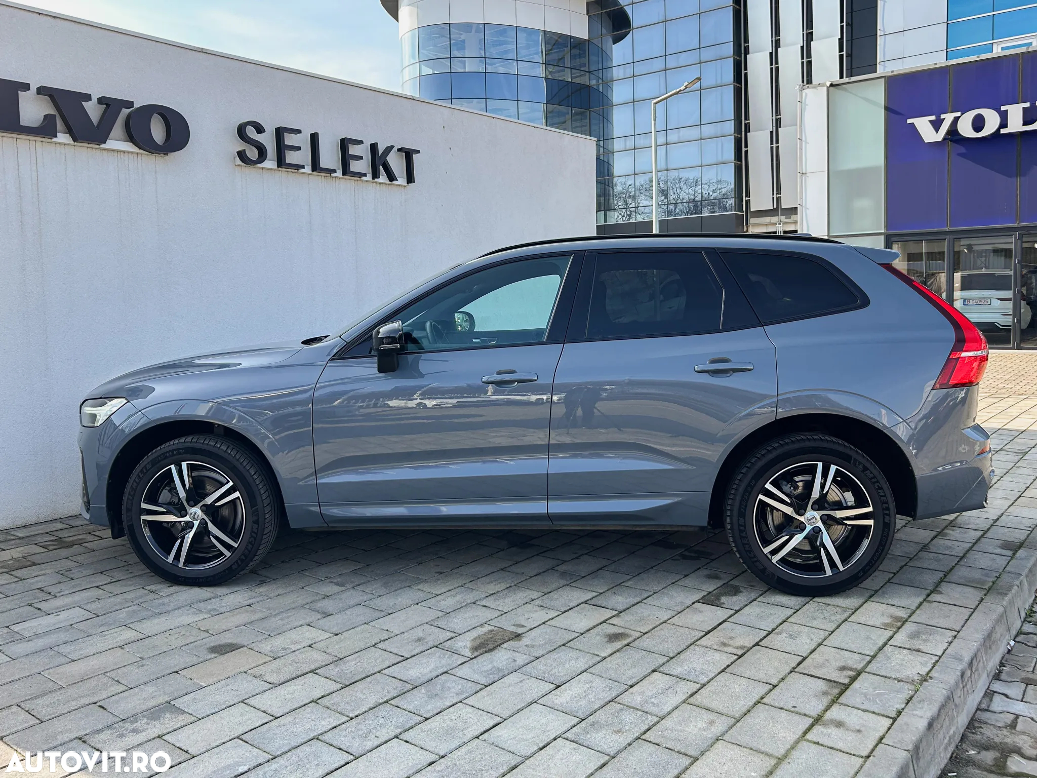 Volvo XC 60 B4 MHEV AT8 AWD R-Design - 5
