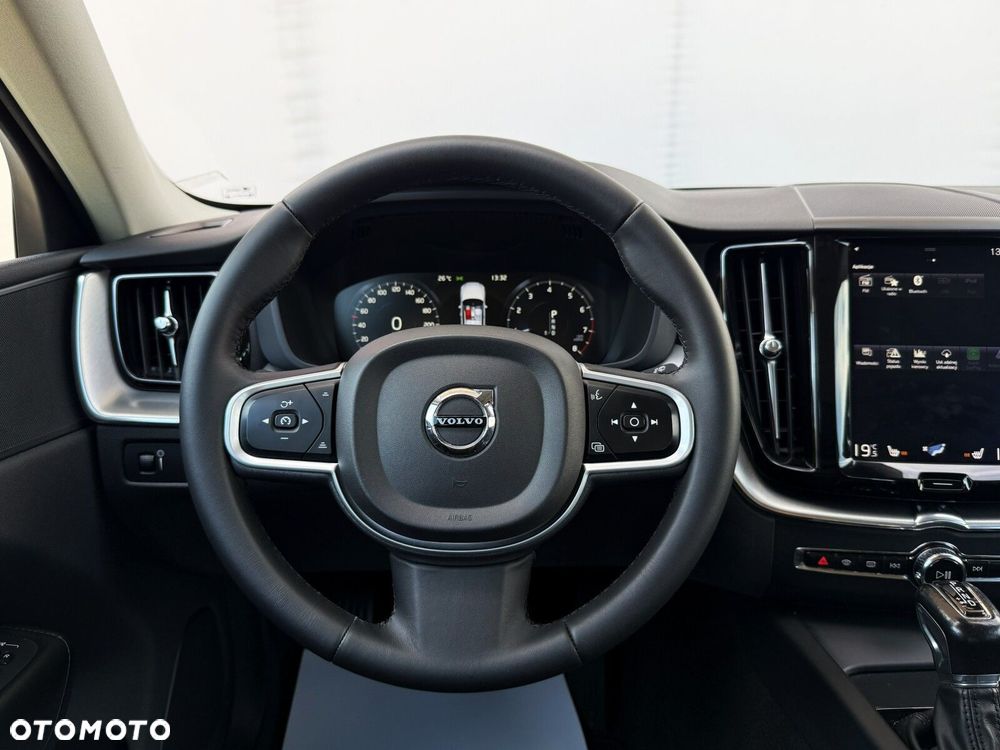 Volvo XC 60 T4 Momentum Pro - 19