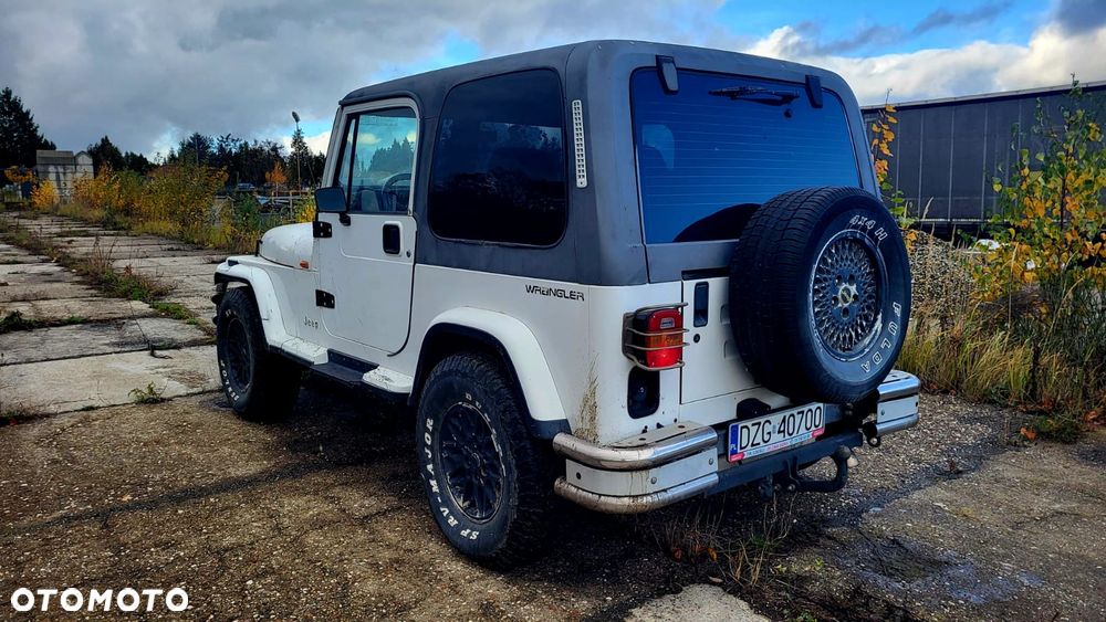 Jeep Wrangler - 8