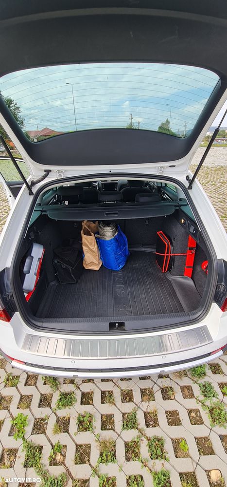Skoda Octavia Combi 2.0 TDI 4x4 DSG Scout - 11