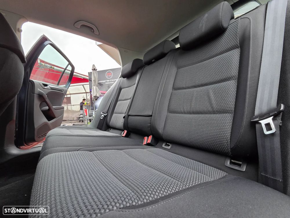 VW Golf 2.0 TDi Confortline - 13