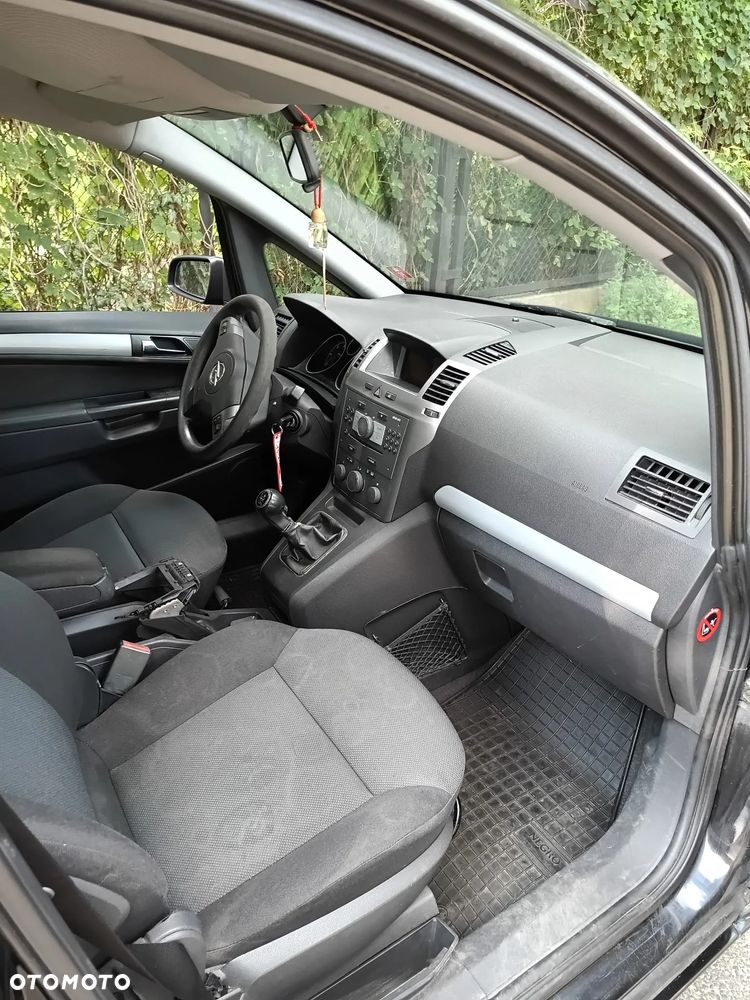 Opel Zafira 1.9 CDTI - 10