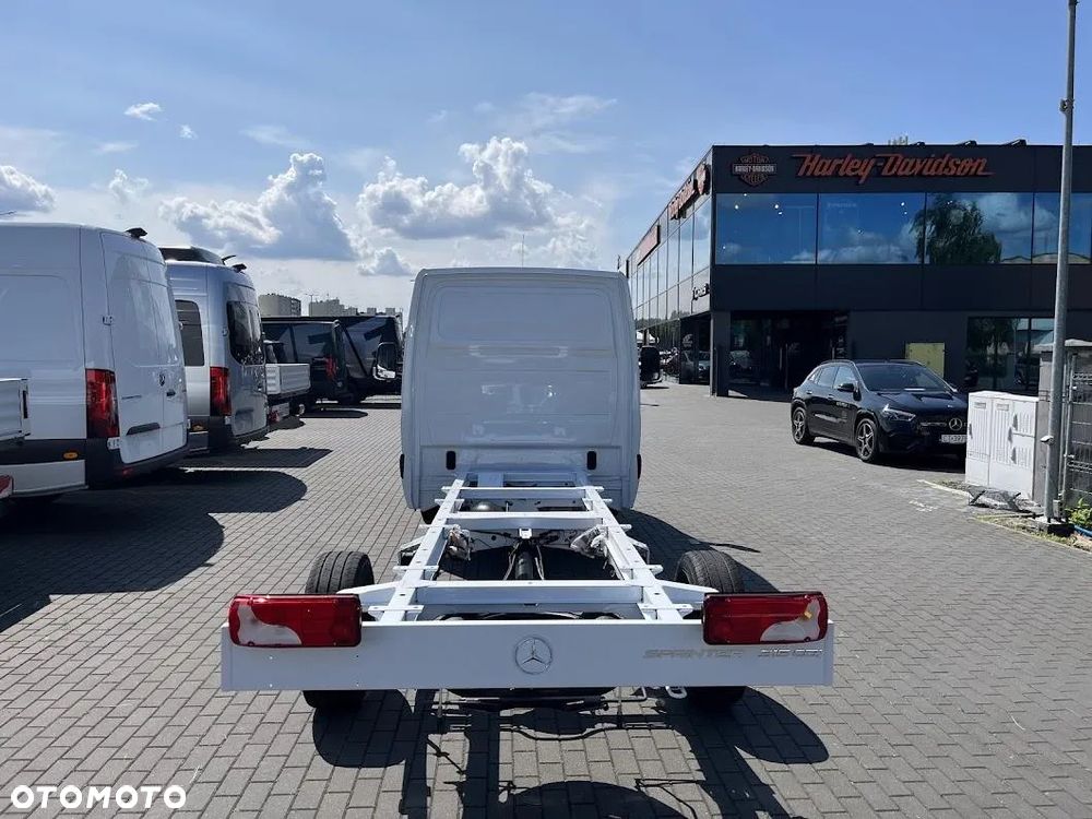 Mercedes-Benz Sprinter - 4