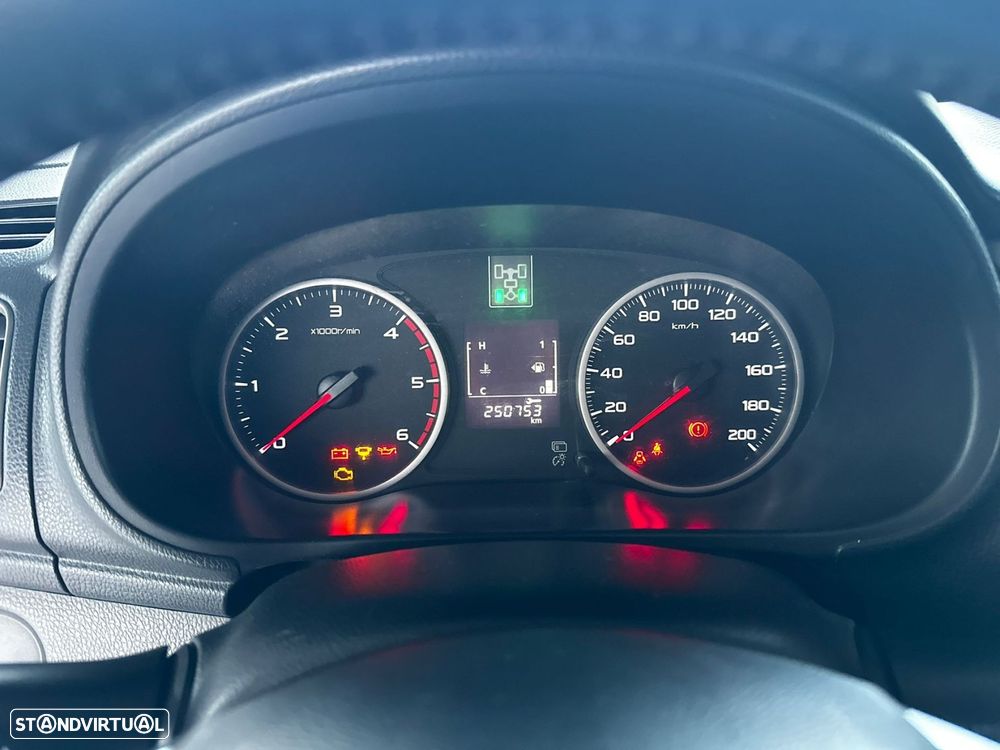 Mitsubishi L200 2.4 DI-D Club Intense Strakar 4WD - 14