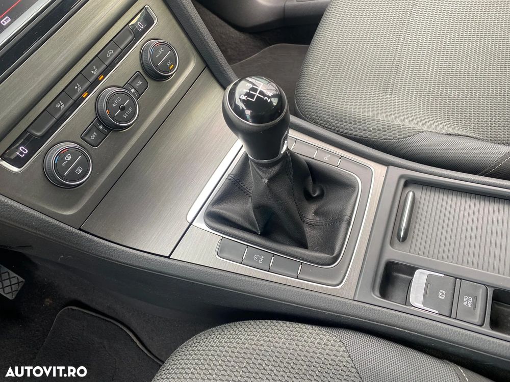 Volkswagen Golf - 23
