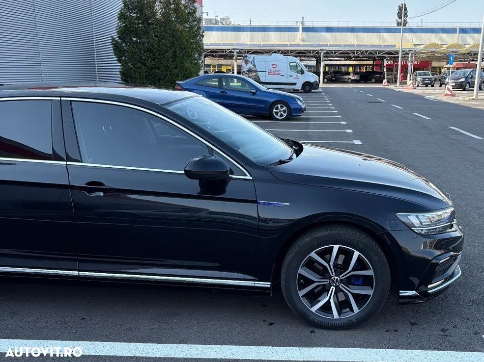 Volkswagen Passat - 1