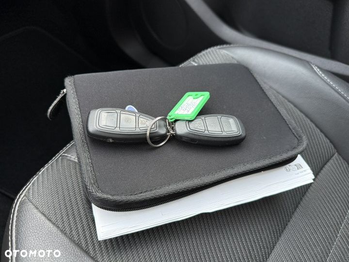 Ford Kuga 2.0 TDCi 2x4 Titanium - 40