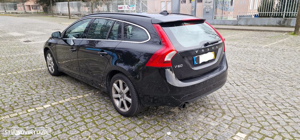 Volvo V60 2.0 D2 Momentum - 8