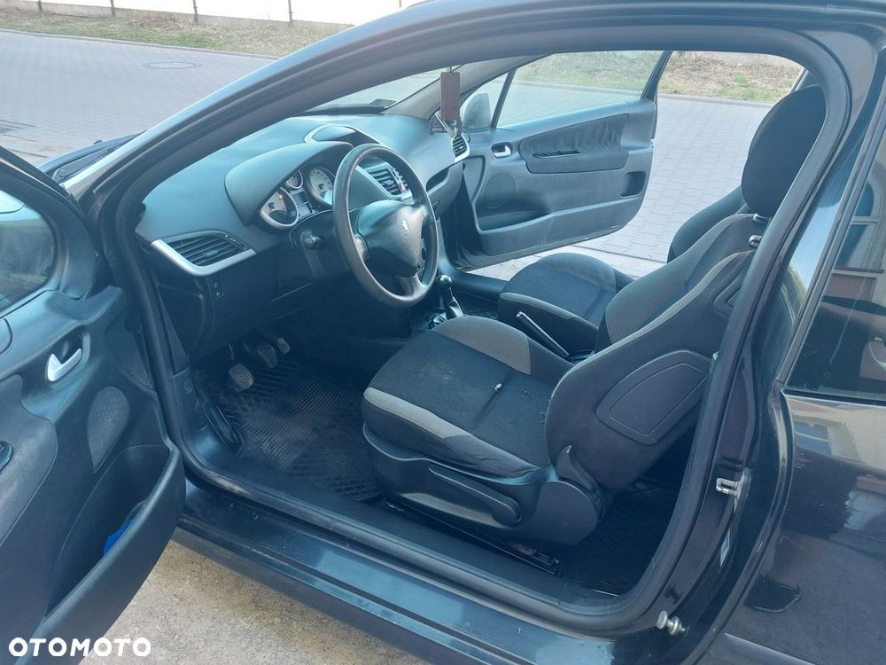 Peugeot 207 - 11