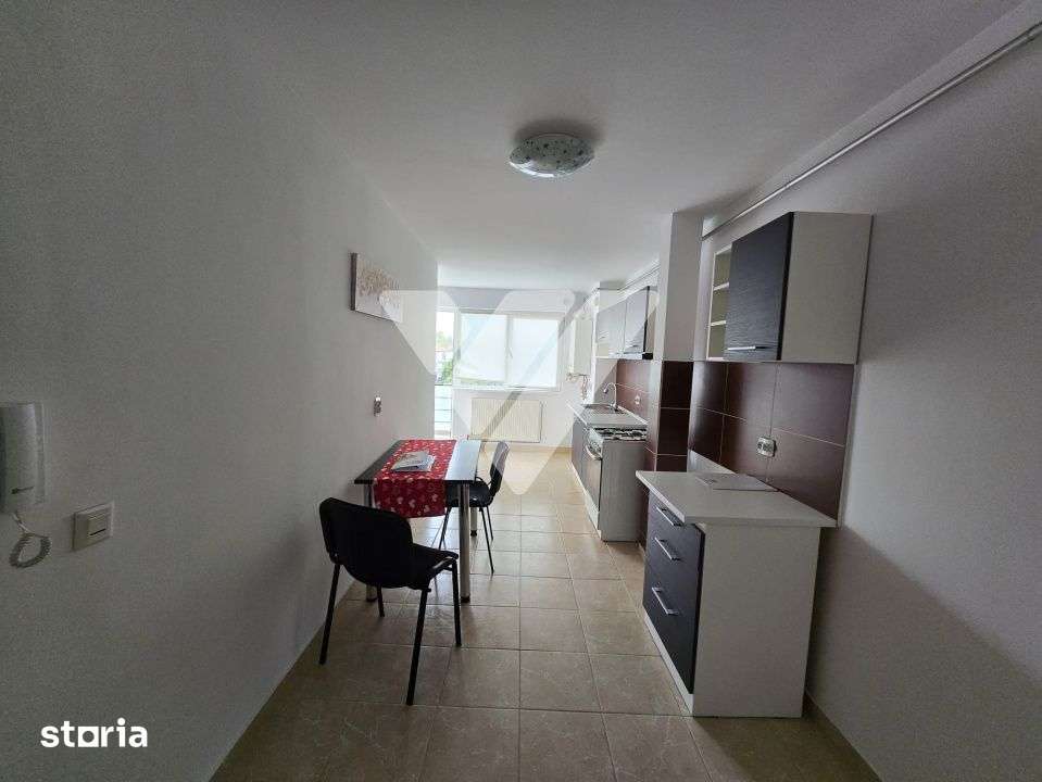 Apartament tip mansarda 3 camere de vanzare Zona Strand — fotografia 1