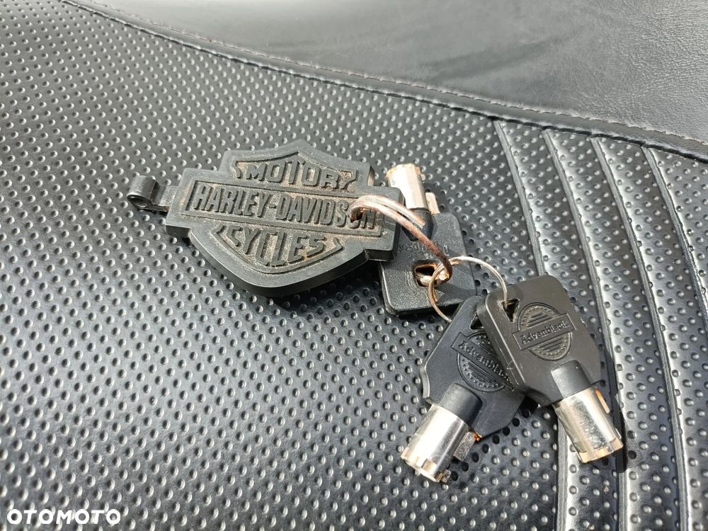 Harley-Davidson Touring Street Glide - 37