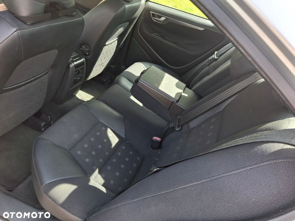 Volvo S60 2.4D Diament - 16