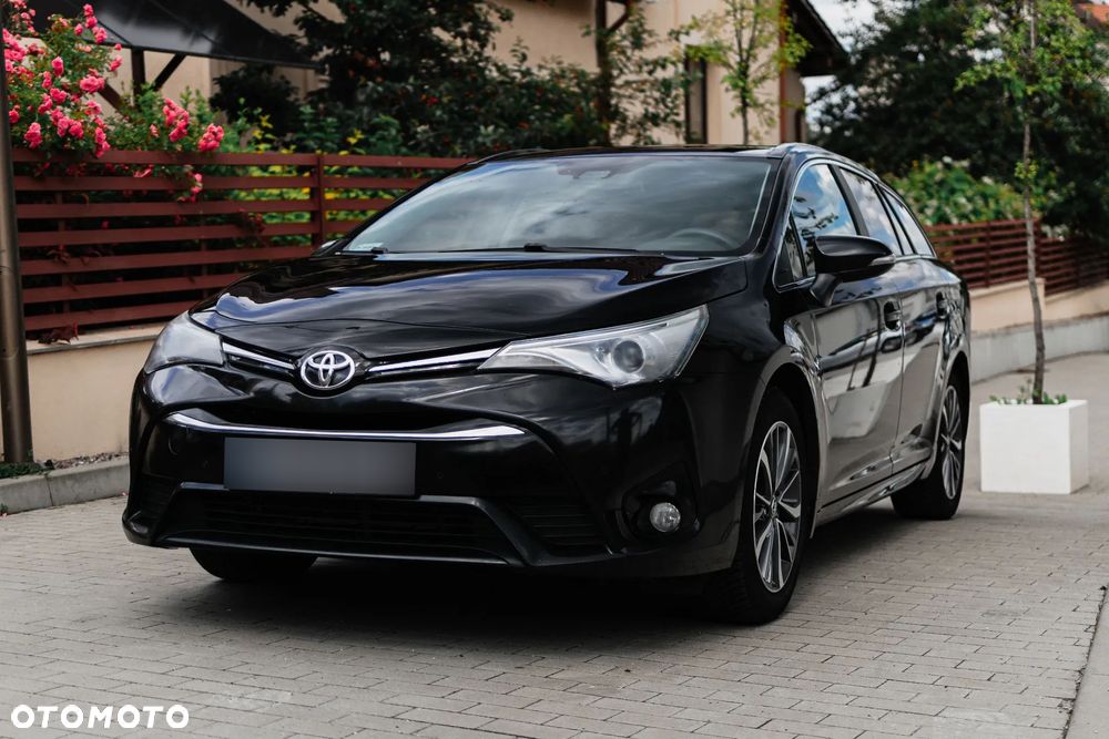 Toyota Avensis 2.0 D-4D Prestige - 2