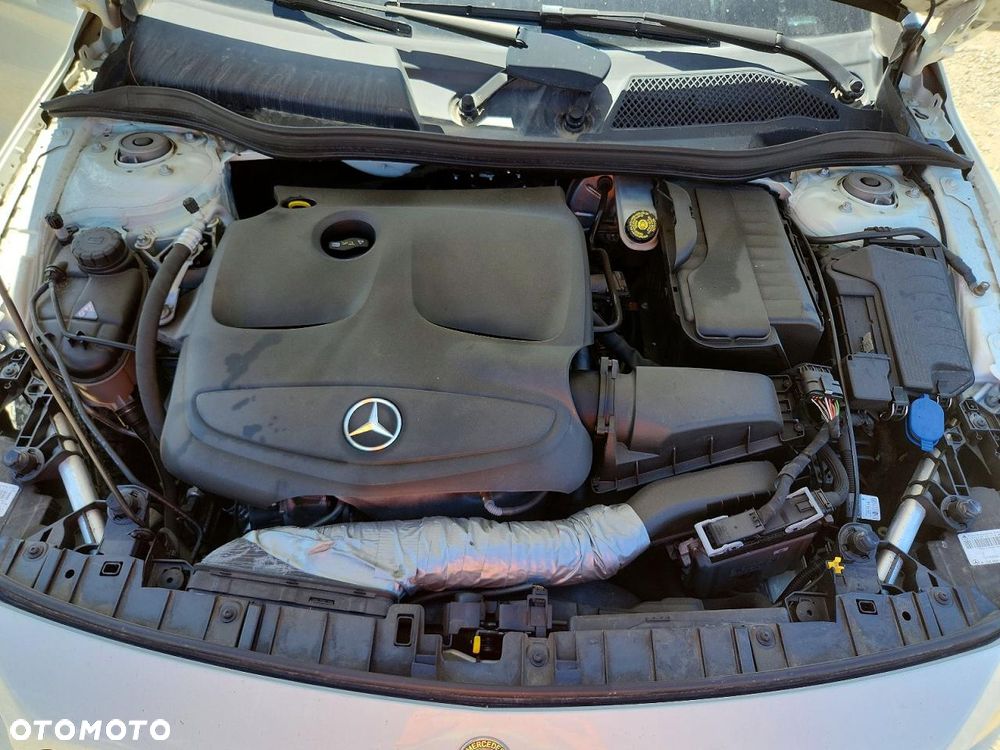 Mercedes-Benz GLA 250 4Matic 7G-DCT - 11