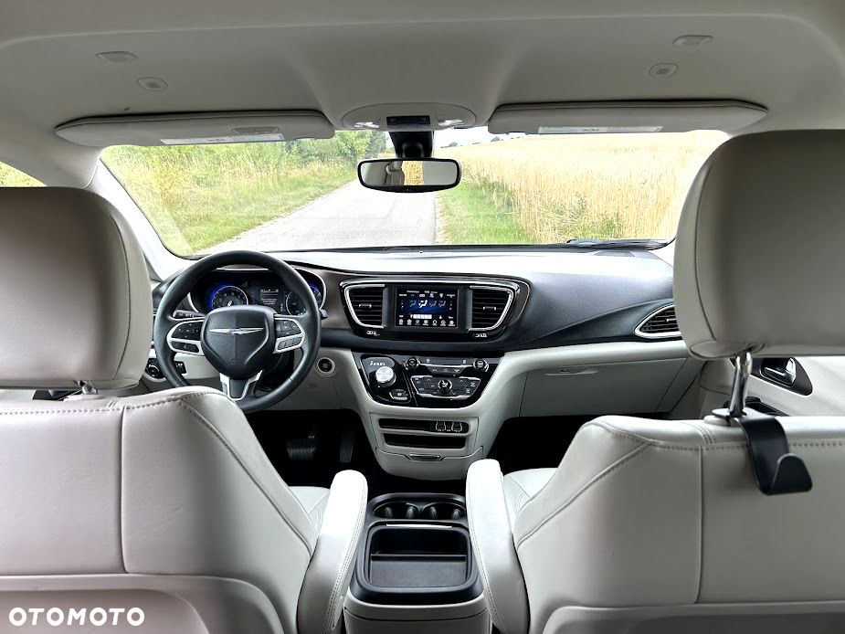 Chrysler Pacifica - 11
